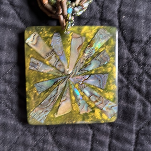 Beaded necklace with large pendant - Picture 3 of 6